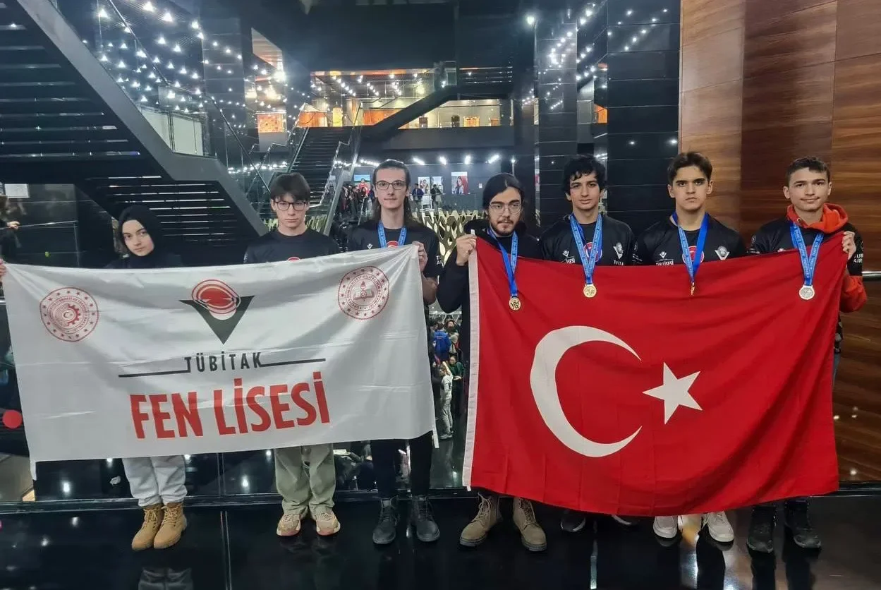 TÜBİTAK Fen Lisesi Astana’dan beş madalyayla döndü