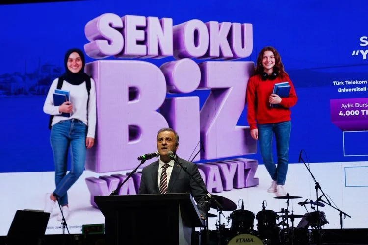 Üniversiteli kadınlara destek için Harbiye’de konser