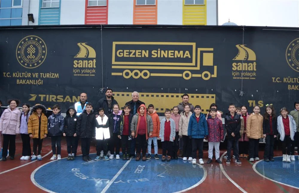 Gezici sinema 61 ilde izleyiciyle buluştu