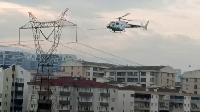 Bursa’da Elektrik İletim Hatlarında Helikopterli Bakım Görüntülendi