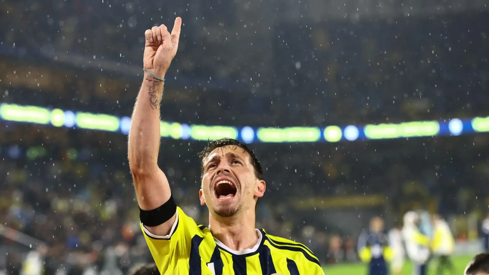 Mert Hakan Yandaş, Galatasaray Derbilerinde En Tecrübeli Futbolcu Olarak Öne Çıktı