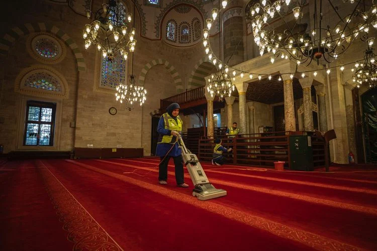 Temsili: İstanbul’daki 44 camide bakım çalışmaları yoğunlaştırıldı