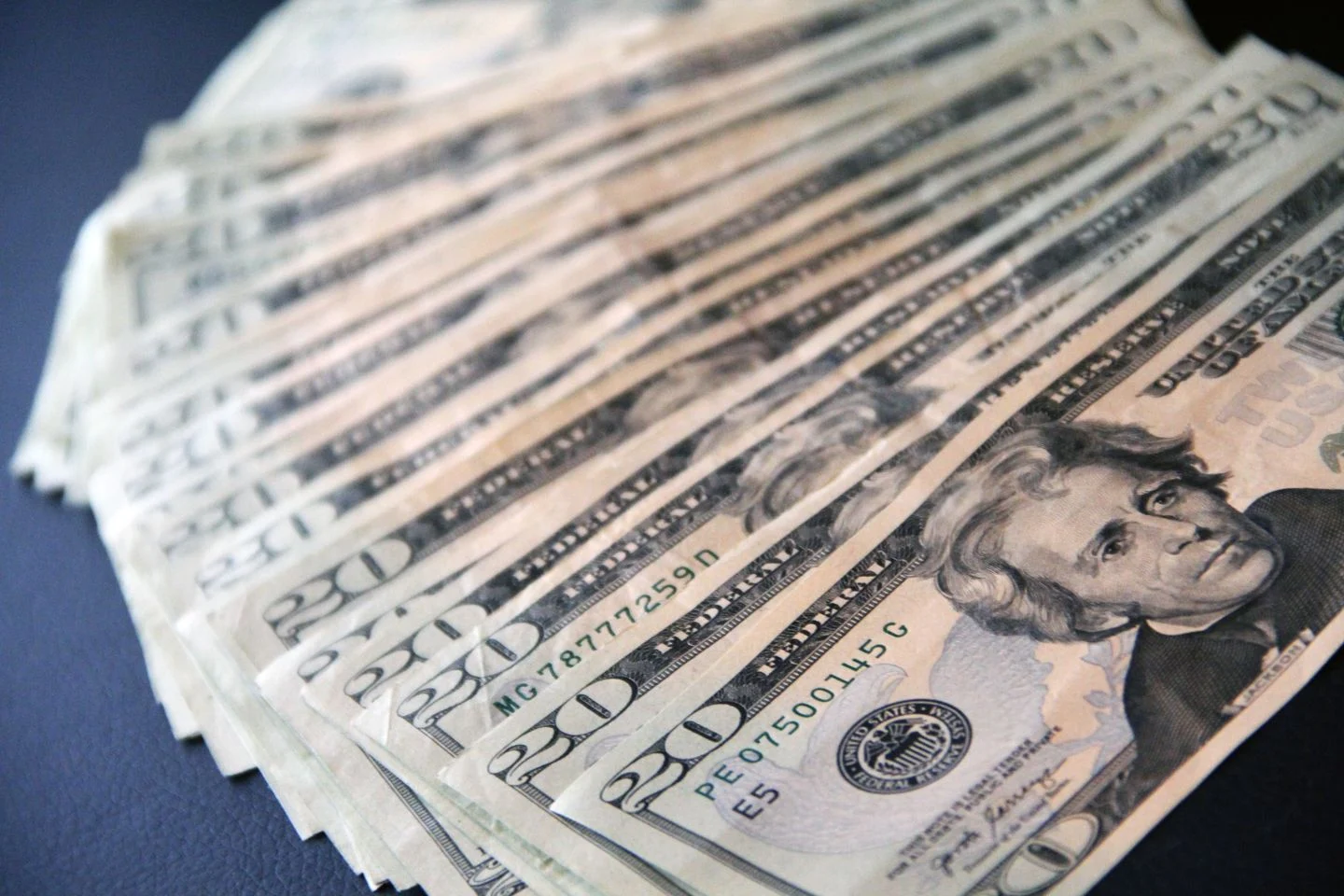 Temsili: 10 Aralık 2025 döviz bülteni: dolar 42,5945, euro 49,5828 TL