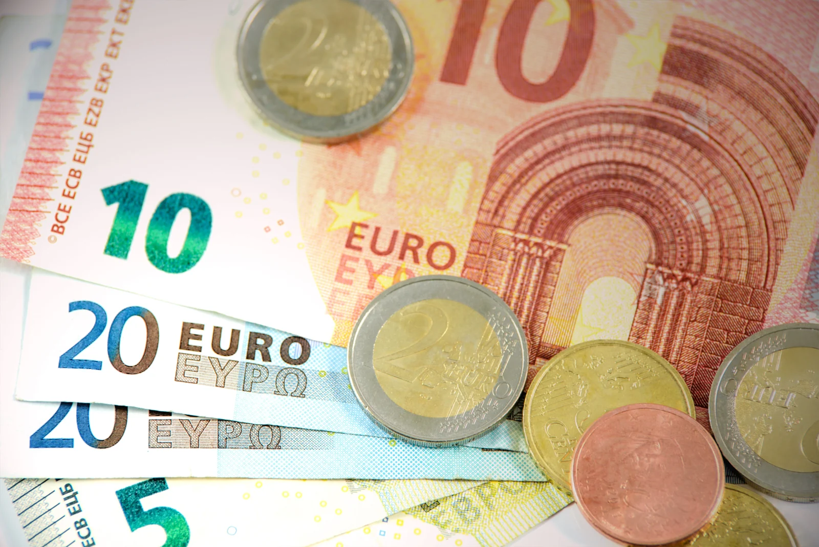Temsili: 25 Ağustos 2026 döviz bülteni: dolar 48,0982, euro 56,0901 TL