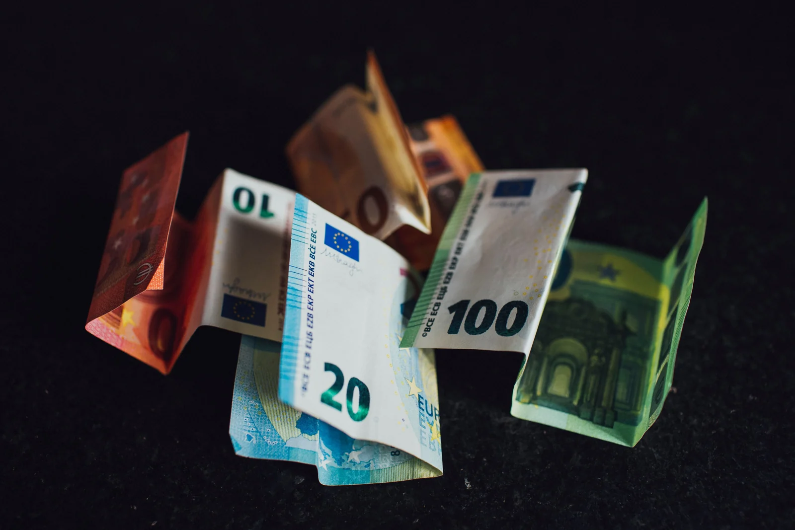 Temsili: 3 Eylül 2026 döviz bülteni: dolar 48,3107, euro 56,0722 TL