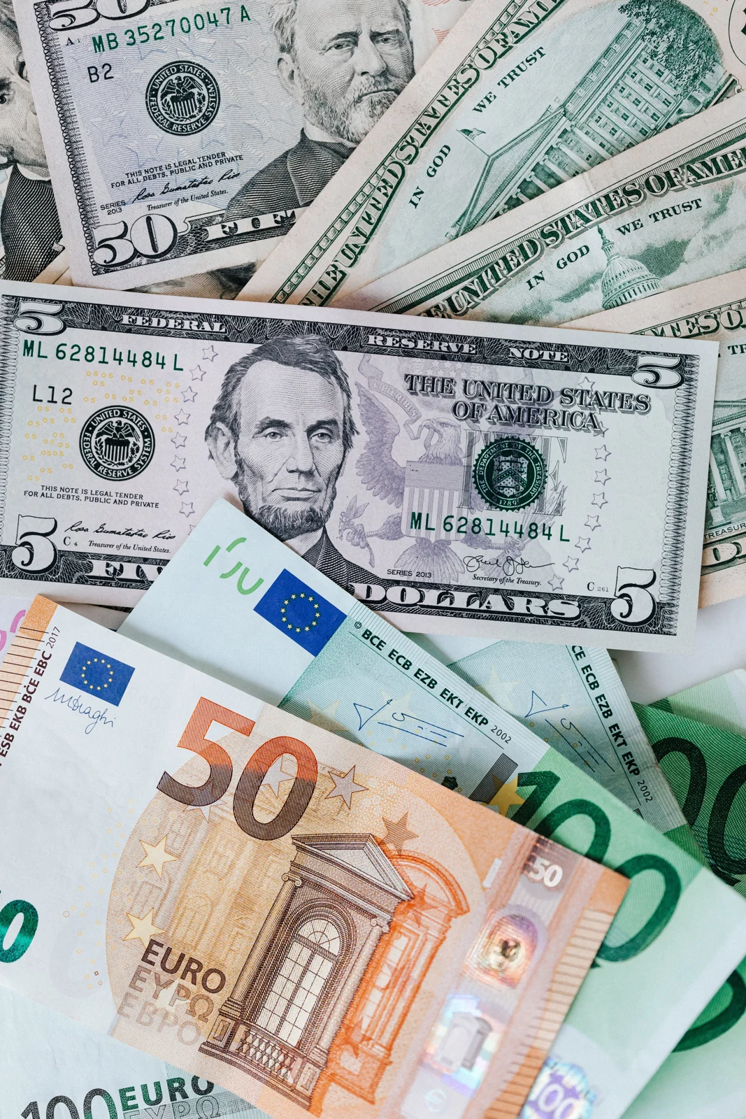 Temsili: 5 Ekim 2026 döviz bülteni: dolar 49,1616, euro 55,0757 TL
